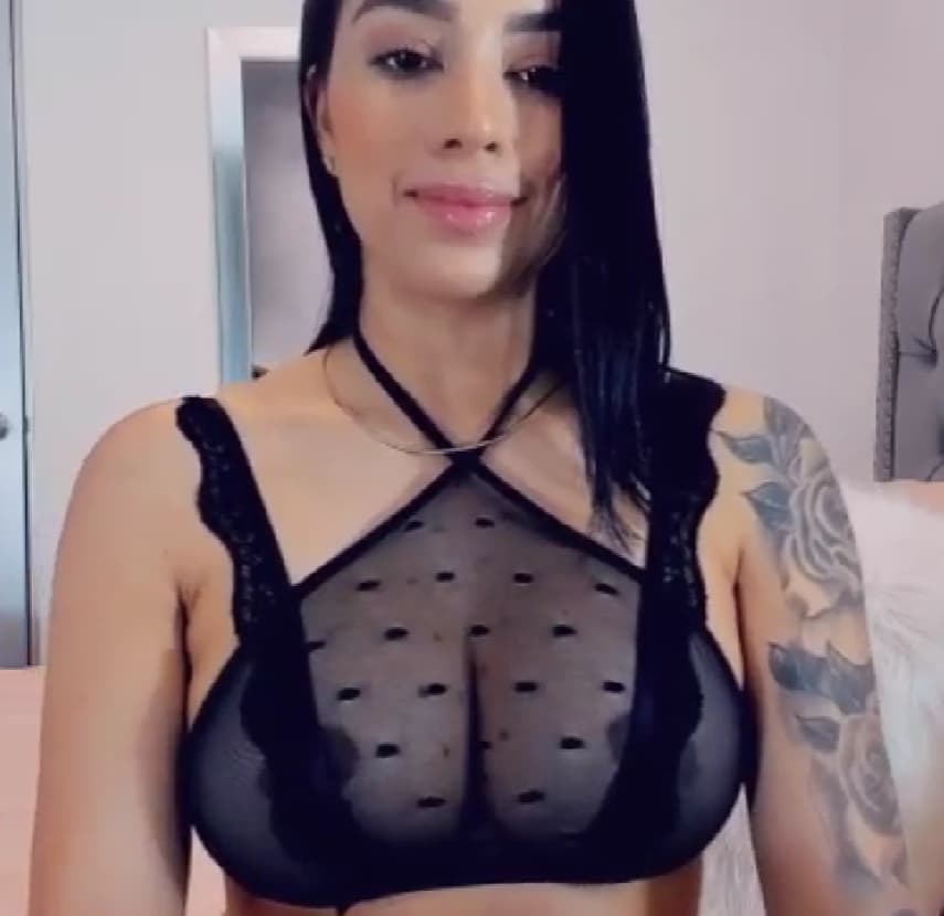A camsoda latina cam model